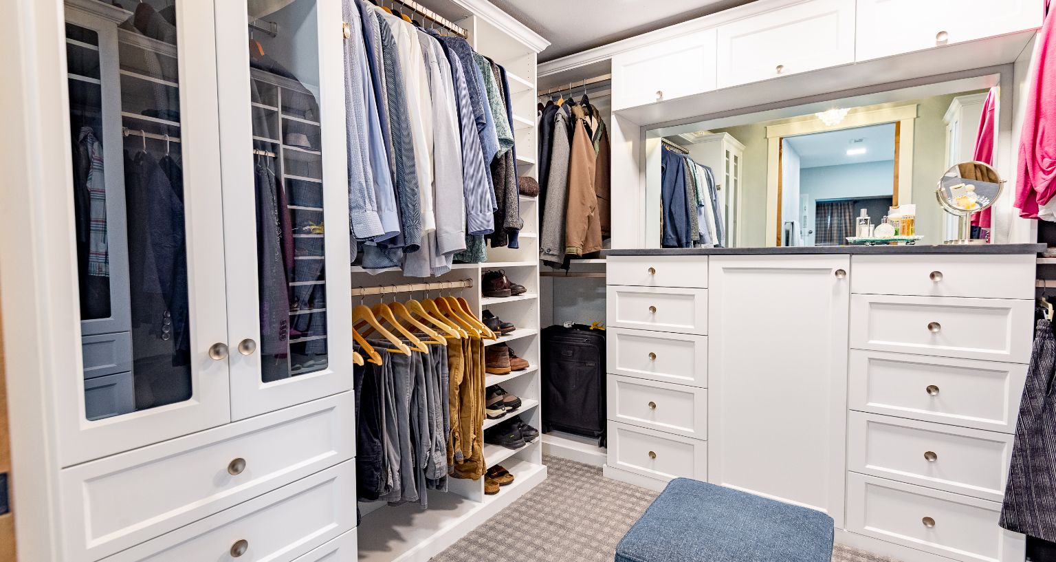 Spacious closet his side detail